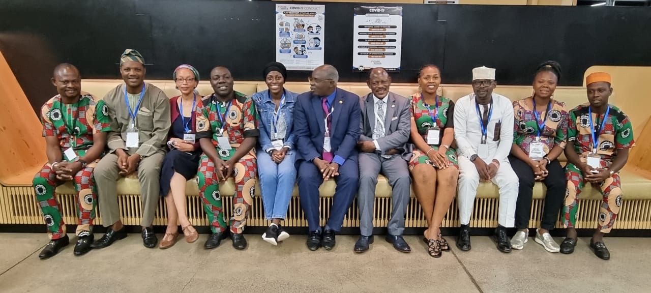 Prof. Barnabas Nawangwe, the Vice Chancellor Makerere University and ARUA Chairperson with senior and junior researchers from the different ARUA Universities.